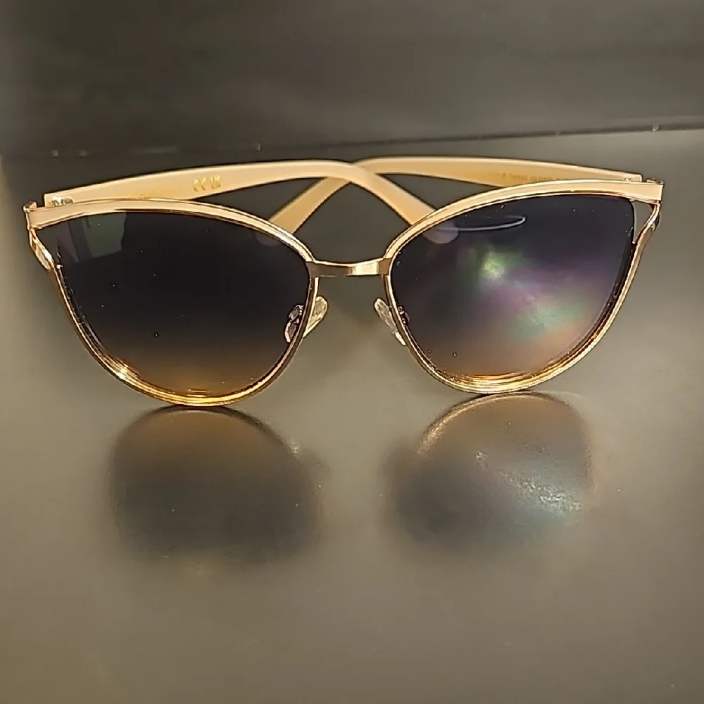 Tahari Biege and Black Sunglasses - Picture 2 of 6